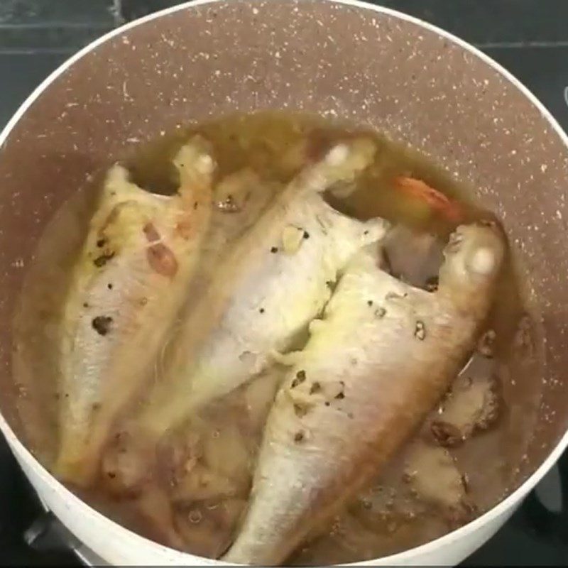 Step 4 Stew fish Hường stew