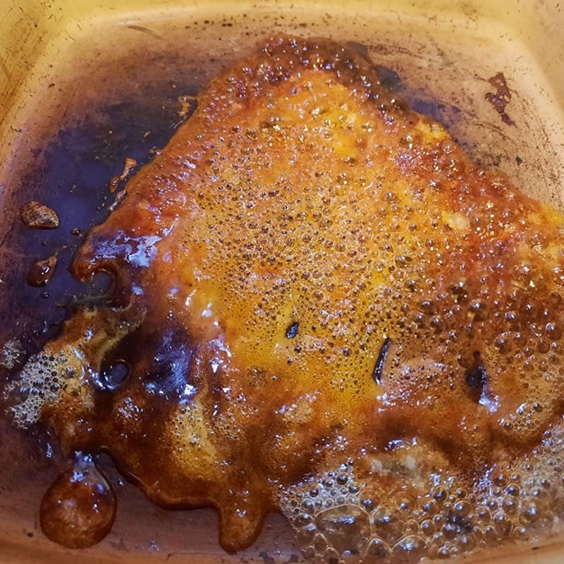 Step 3 Braised fish with ginger and lemongrass