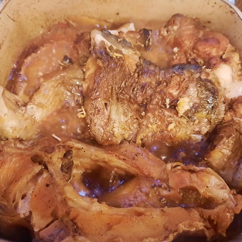 Step 3 Braised fish with ginger and lemongrass