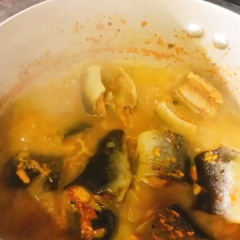 Step 3 Braised eel with turmeric
