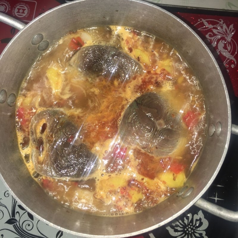 Step 3 Stew the tuna Tuna stew served with noodles
