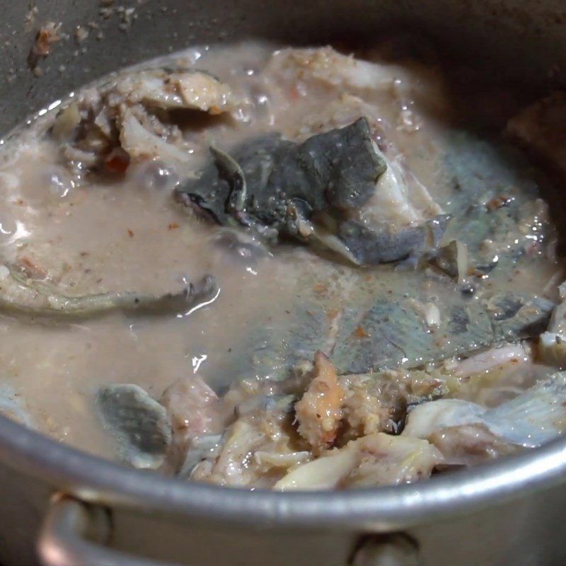 Step 4 Stewed catfish Stewed catfish with galangal