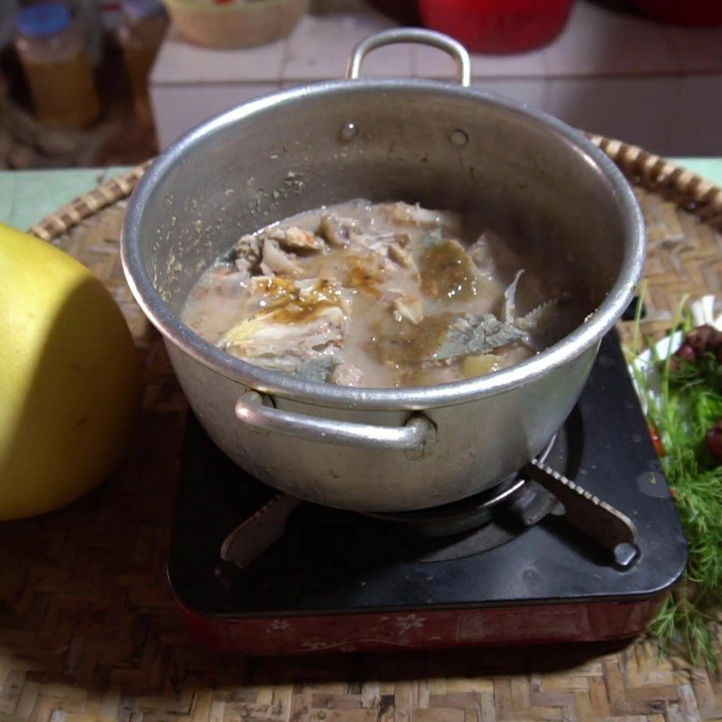 Step 4 Stewed catfish Stewed catfish with galangal