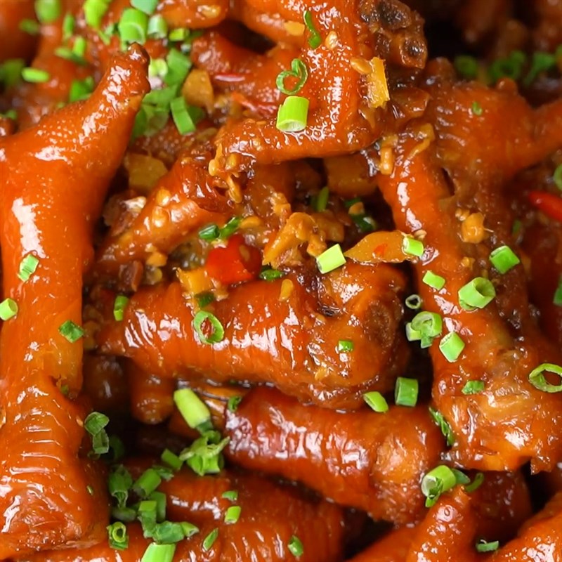 Step 5 Braised chicken feet Spicy braised chicken feet