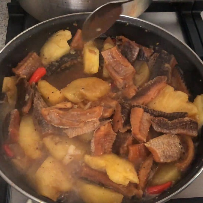 Step 3 Braised snakehead fish