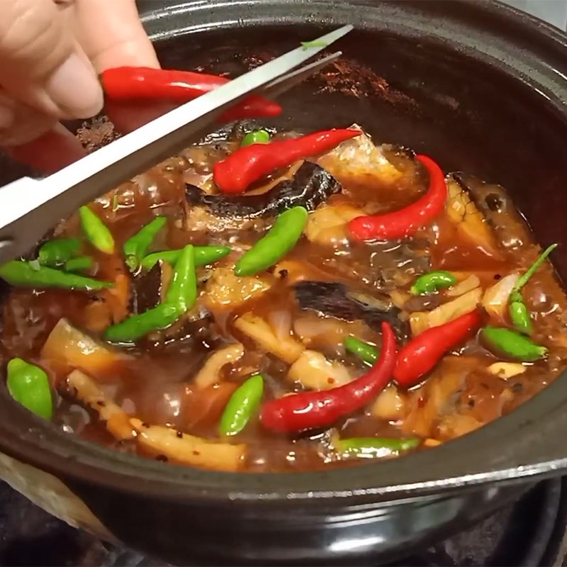 Step 3 Braised snakehead fish with black pepper