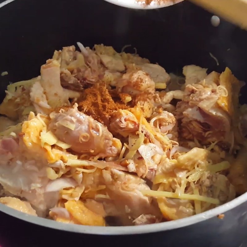 Step 4 Stewing chicken Five-spice chicken
