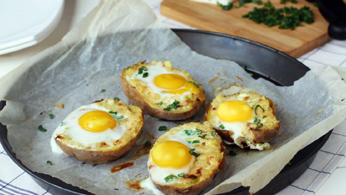 3 Simple Ways to Make Delicious Creamy Baked Potatoes with Eggs for a Nutritious Breakfast 2 Simple baked potato with eggs