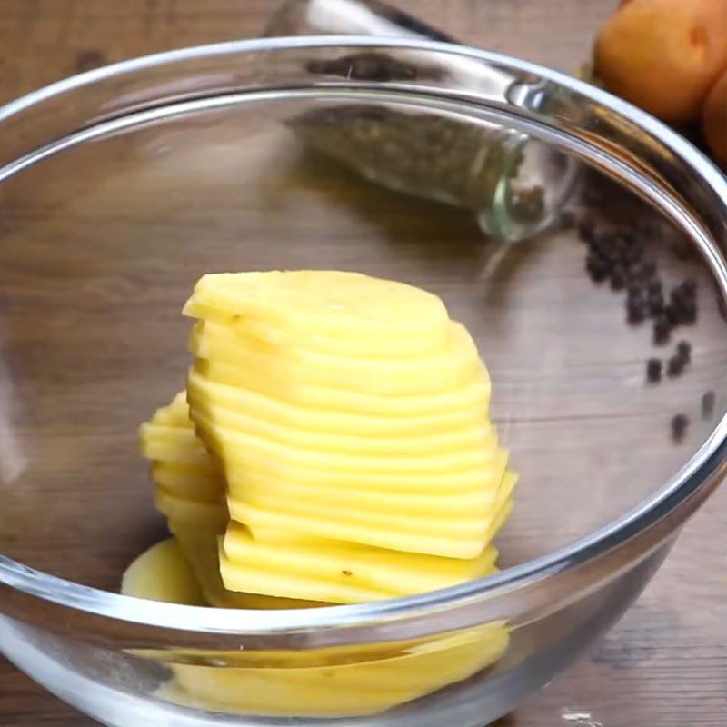 Step 1 Prepare the potatoes Baked Potato Slices with Eggs