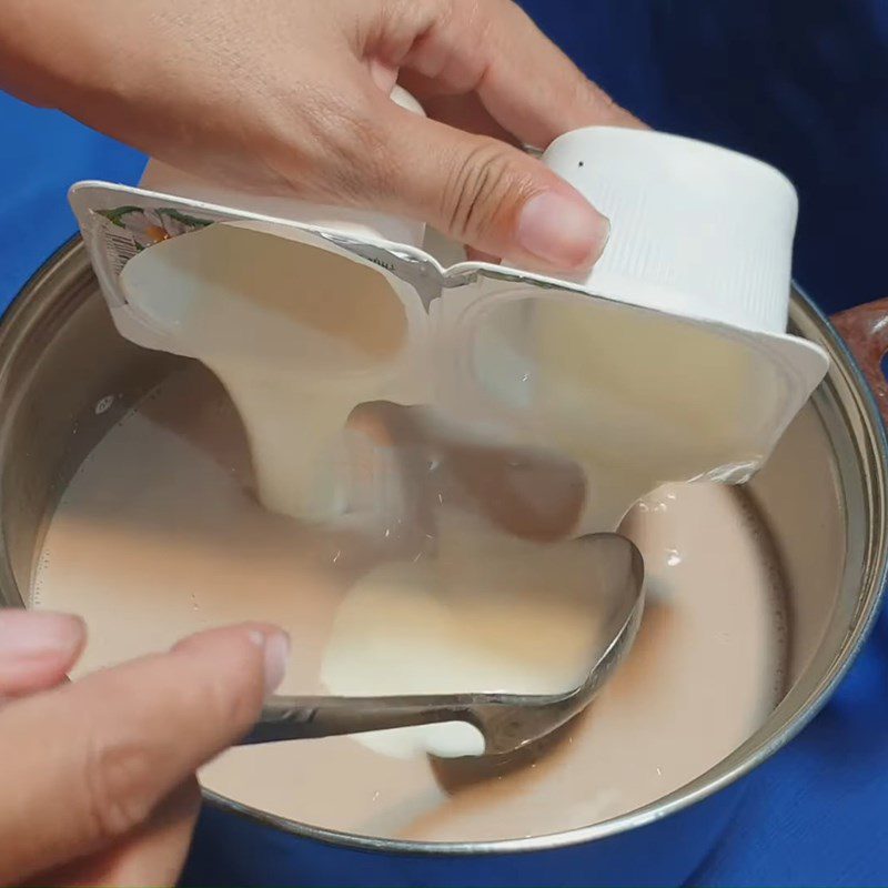 Step 2 Stir the yogurt mixture Chocolate yogurt