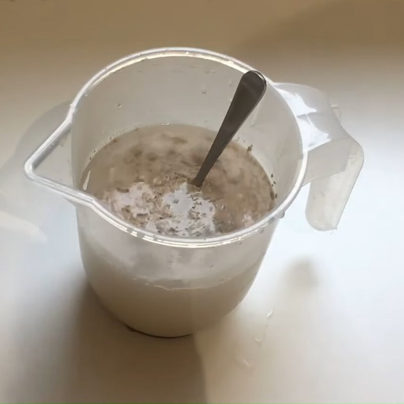 Step 1 Activate the yeast Mayonnaise Sauce Rolled Pork Bread