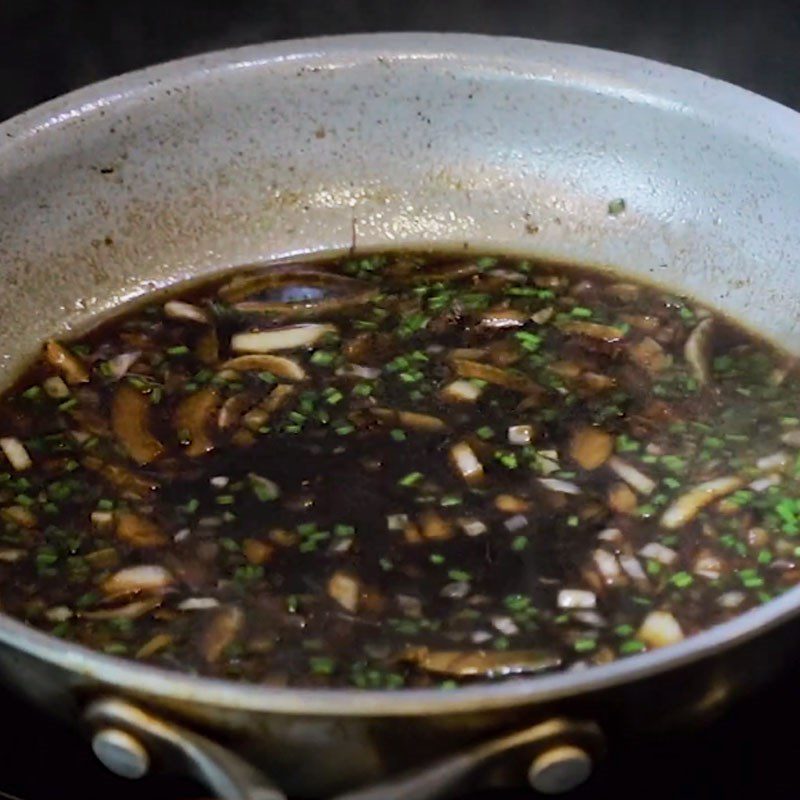 Step 2 Making the Sauce Soba Noodles with Chicken Thigh Mushrooms