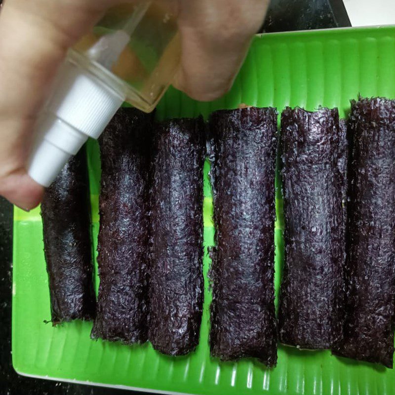Step 3 Making pork sausage rolled with seaweed Pork sausage rolled with seaweed (Recipe shared by a user)