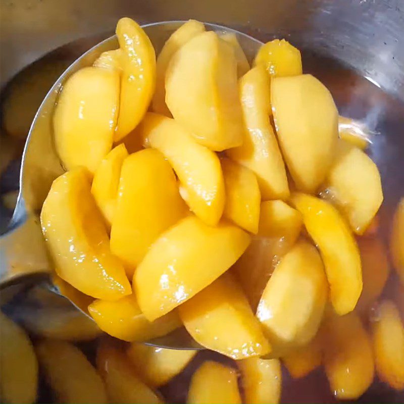 Step 2 Make syrup-soaked peaches for peach tea jelly