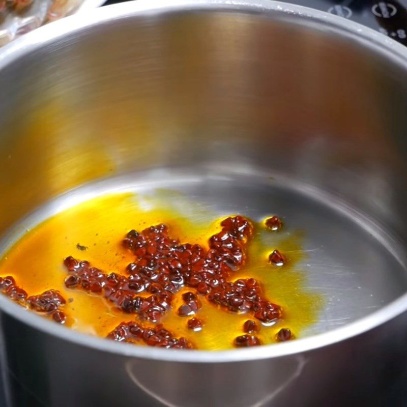 Step 5 Making annatto oil for satay hot pot