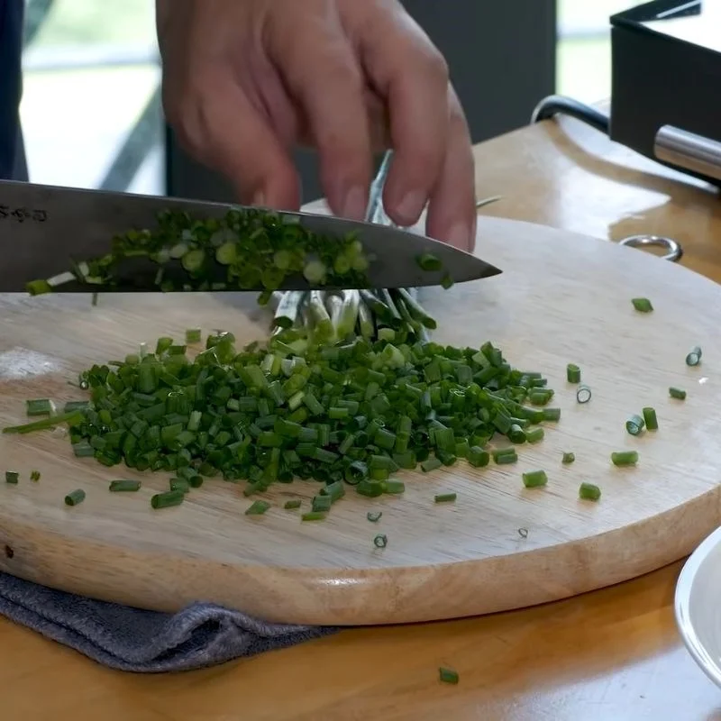 Step 4 Make the scallion water to soak the beans Bean porridge with salted tomatoes