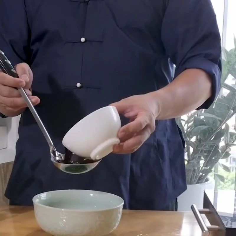 Step 4 Make the scallion water to soak the beans Bean porridge with salted tomatoes