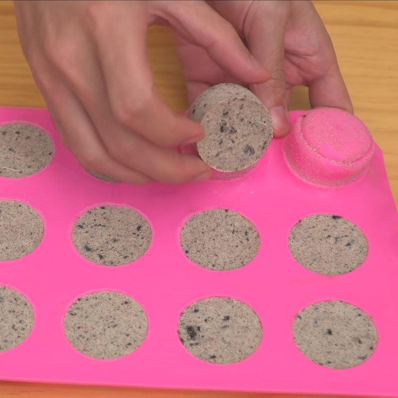 Step 4 Freeze the cream Oreo cream sandwich