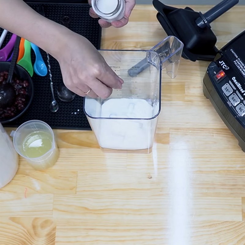 Step 1 Make the blended yogurt mixture Red bean blended yogurt