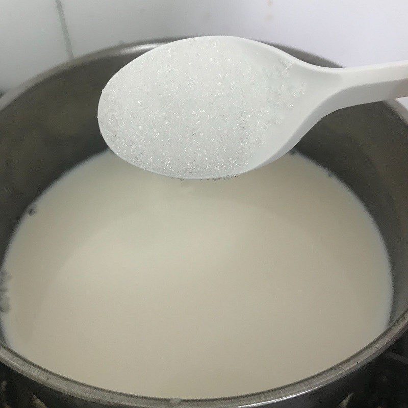 Step 2 Make the egg and milk mixture Egg white steamed with fresh milk