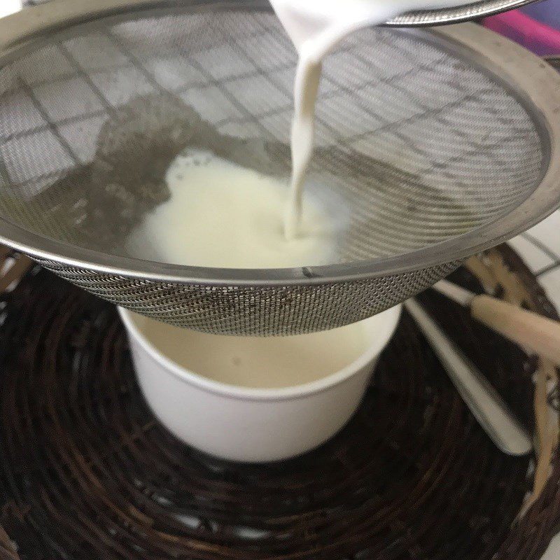 Step 2 Make the egg and milk mixture Egg white steamed with fresh milk