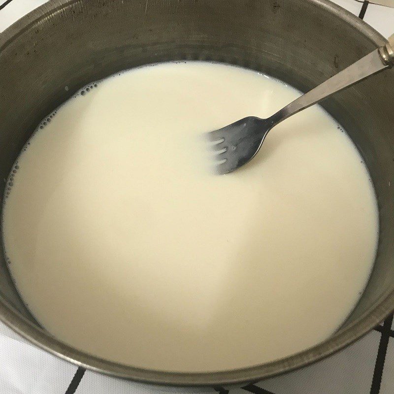 Step 2 Make the egg and milk mixture Egg white steamed with fresh milk