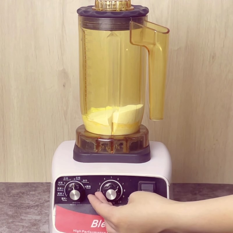 Step 3 Make egg cream Burnt egg cream milk tea