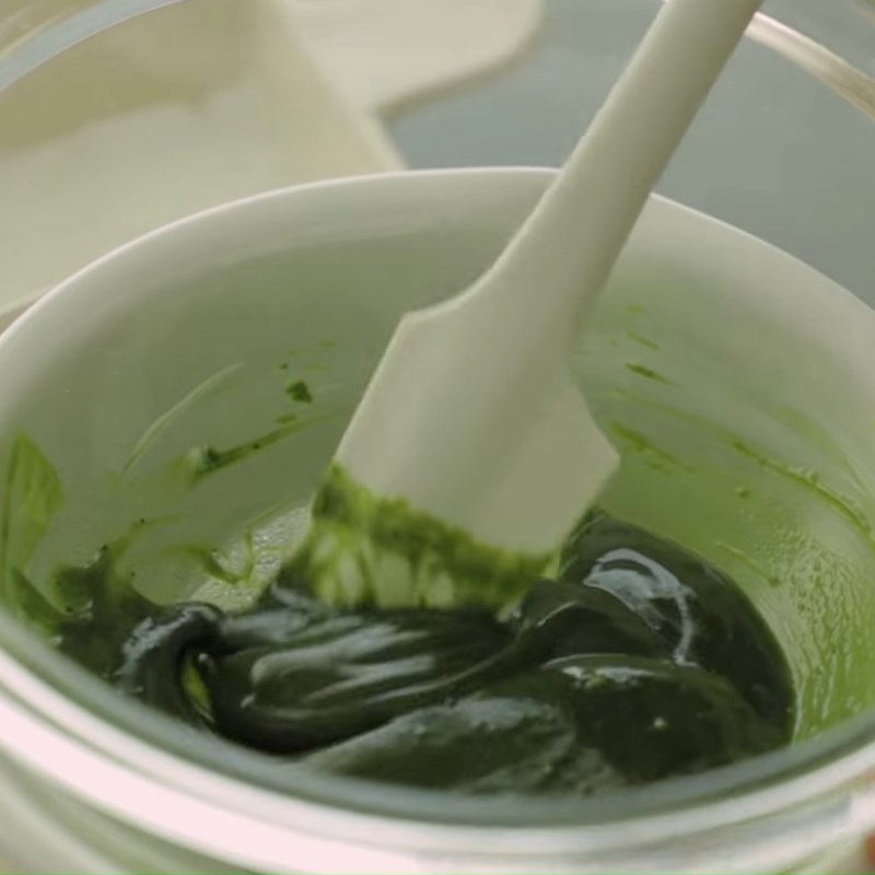 Step 6 Making the matcha decoration layer Green tea and white chocolate mousse