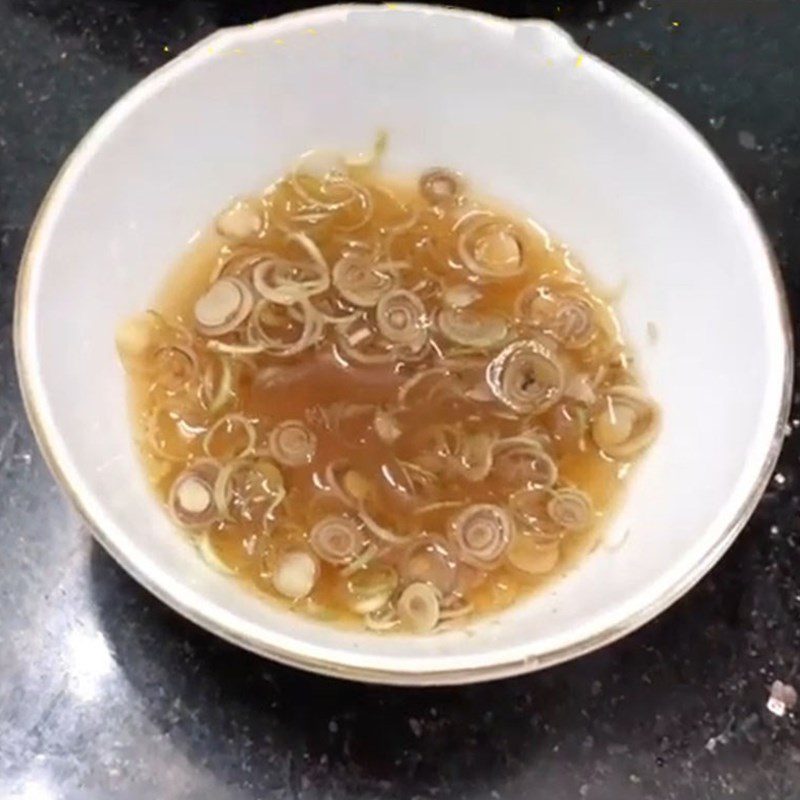 Step 4 Making dipping sauce for snails Steamed snails with lemongrass and coconut milk