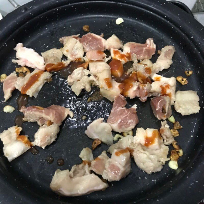 Step 2 Make stir-fried noodles with pork Stir-fried noodles with pork