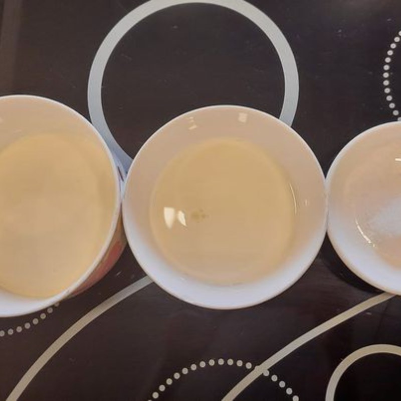 Step 1 Make milk foam for Macchiato Pink Tea Latte