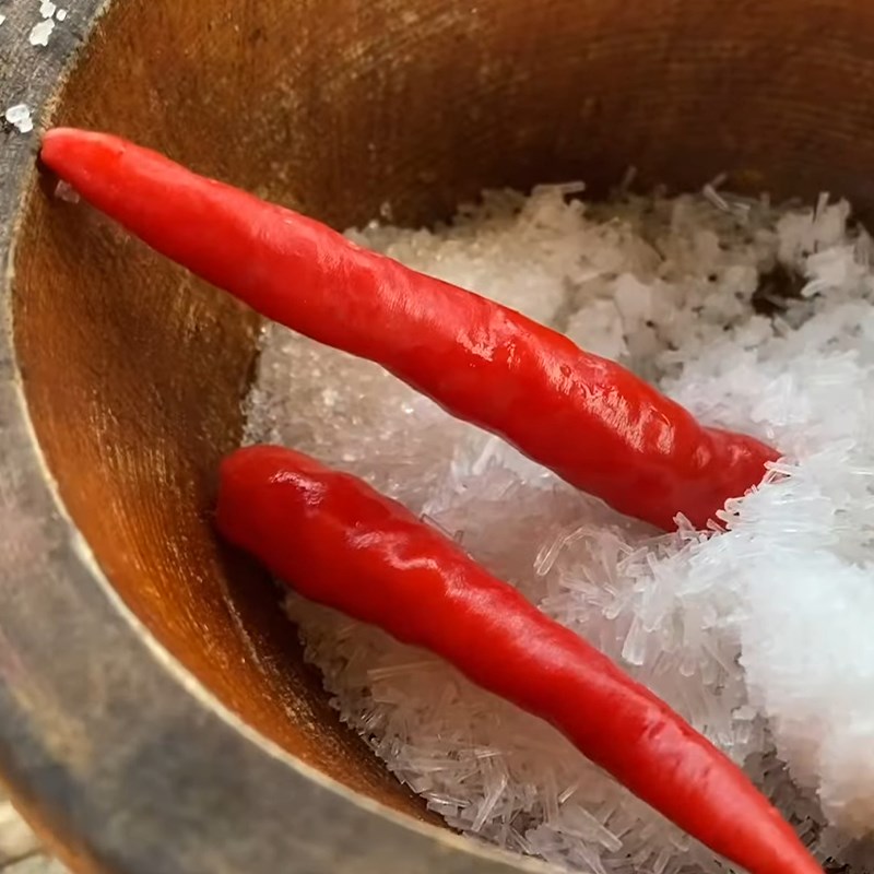 Step 3 Make the dipping salt Steamed glass fish with lemongrass