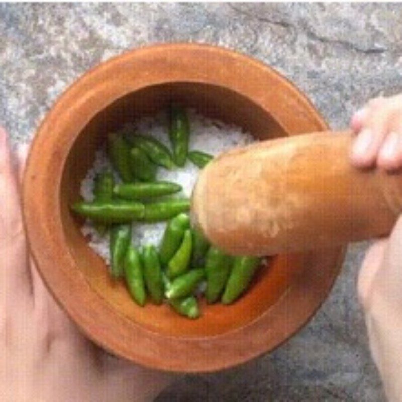 Step 4 Make green chili salt Seafood curry (recipe shared by user)