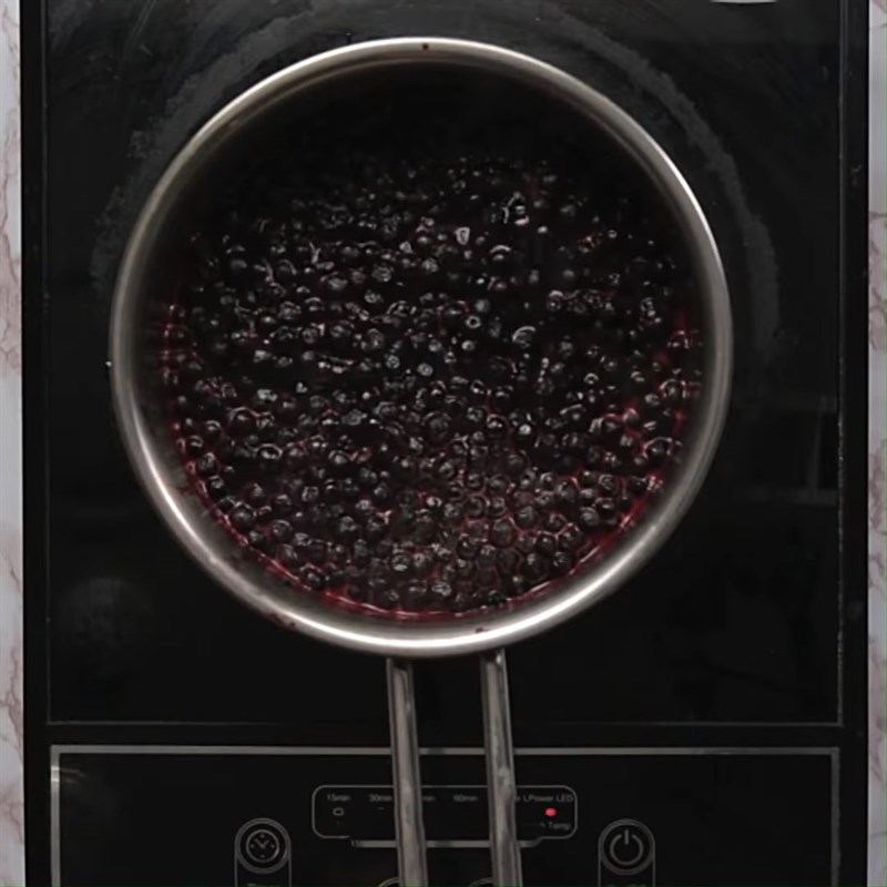 Step 4 Make blueberry jam Blueberry chocolate mousse cake