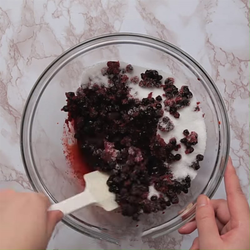 Step 4 Make blueberry jam Blueberry chocolate mousse cake