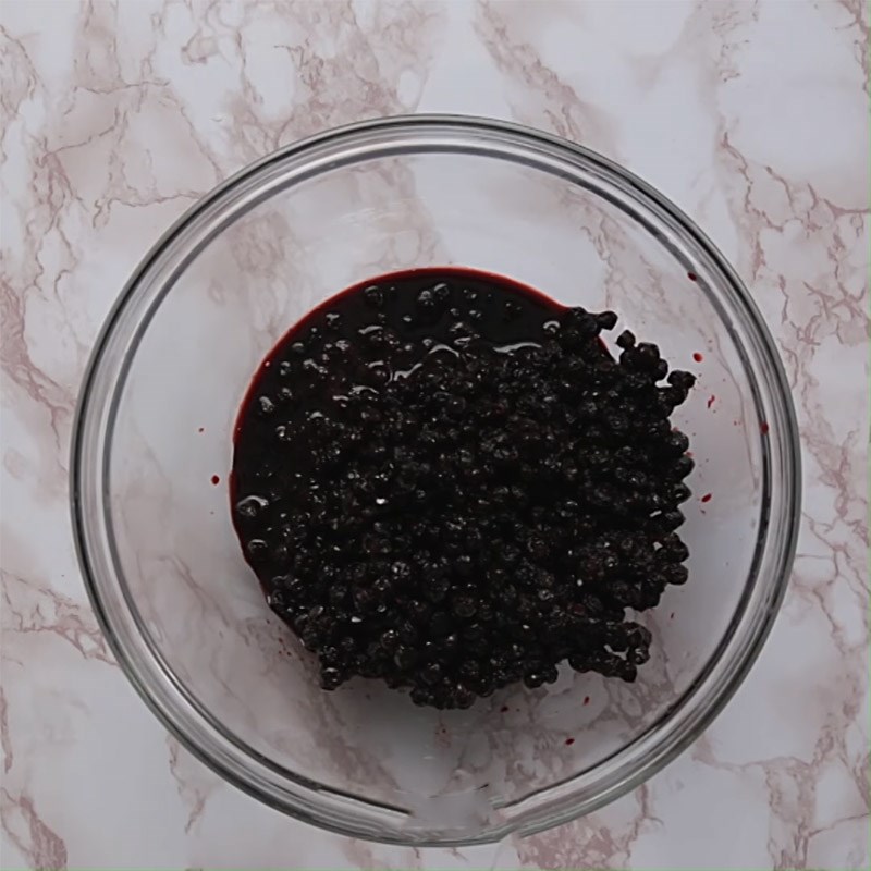 Step 4 Make blueberry jam Blueberry chocolate mousse cake
