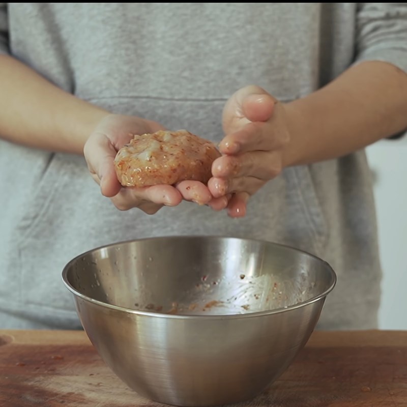 Step 3 Shape the shrimp filling for fried shrimp sandwich