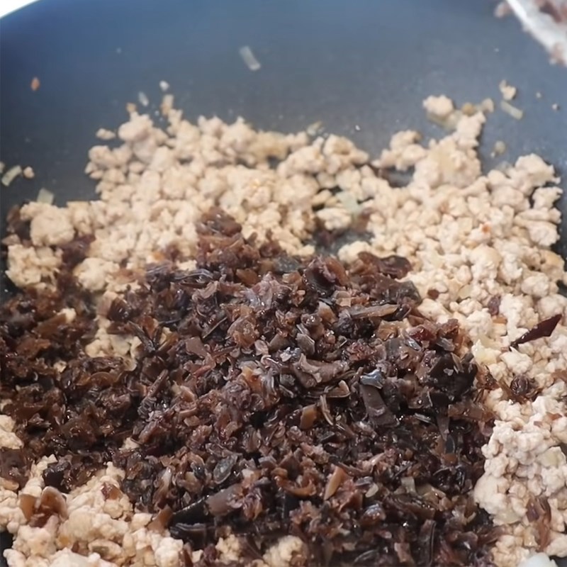 Step 1 Make the filling for the rice cake Rice cake from leftover rice