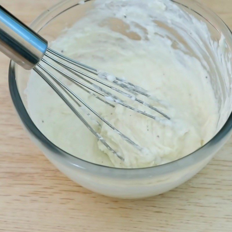 Step 5 Make the cream filling for Oreo pancake with milk cream filling