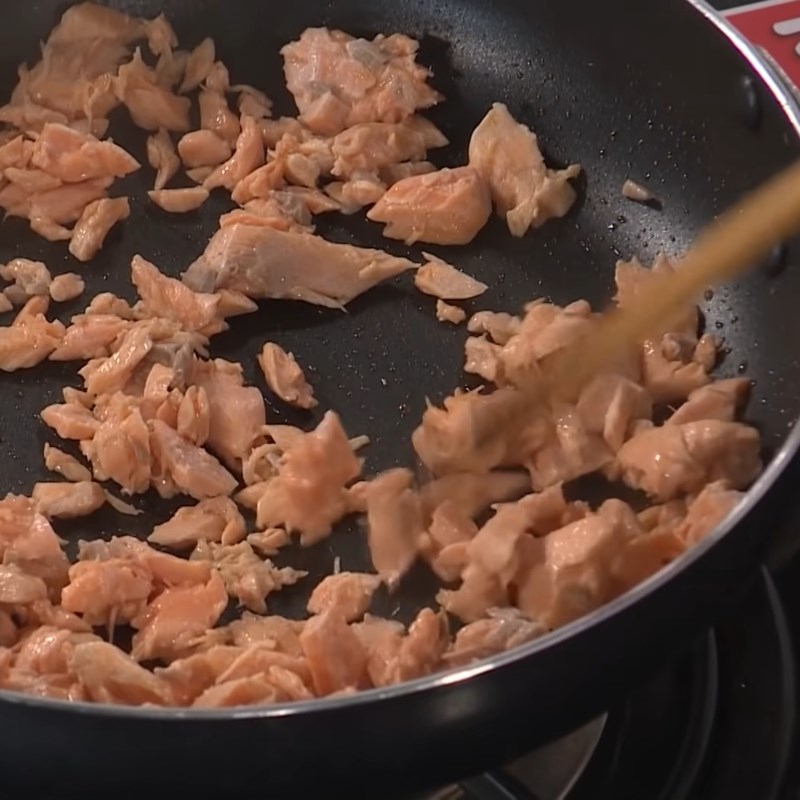 Step 3 Make salmon floss Salmon peanut porridge