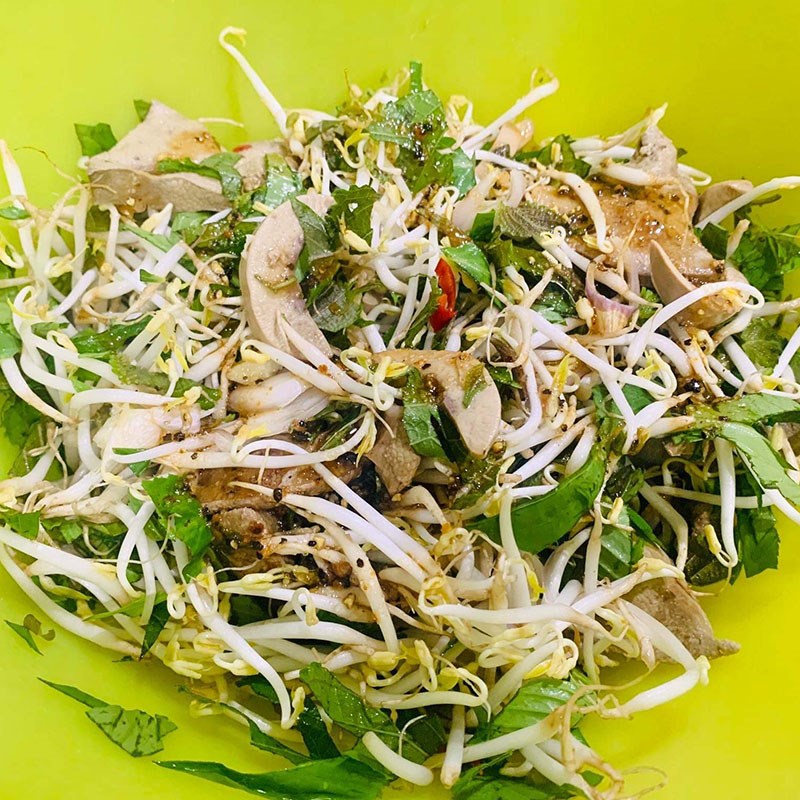 Step 5 Making bean sprouts salad with heart and kidney Salad with bean sprouts, heart, and kidney