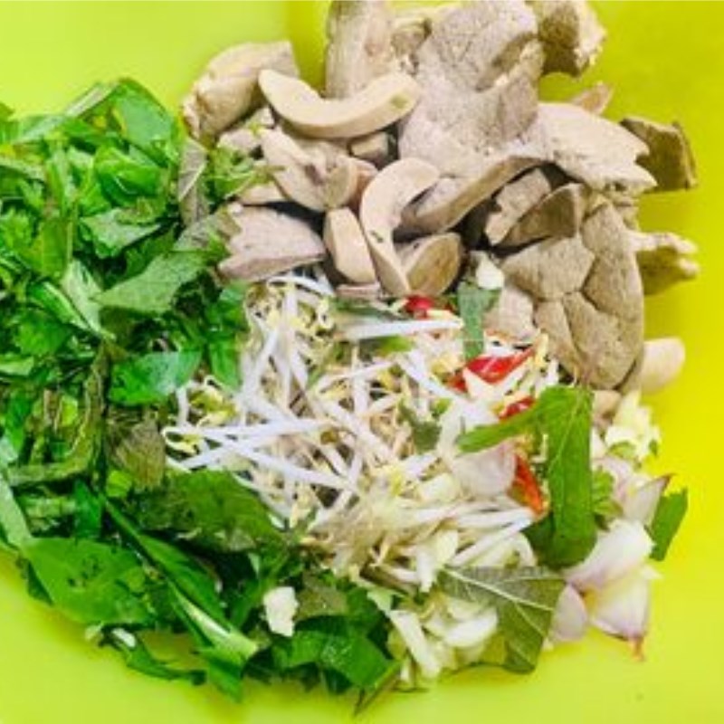 Step 5 Making bean sprouts salad with heart and kidney Salad with bean sprouts, heart, and kidney