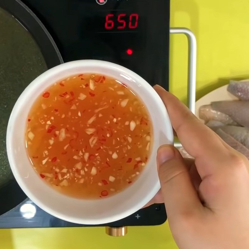 Step 2 Make the dipping sauce Crispy mo fish