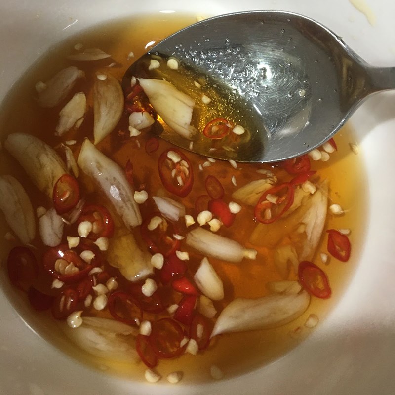Step 2 Make the dipping sauce for fried red tilapia with mango sauce