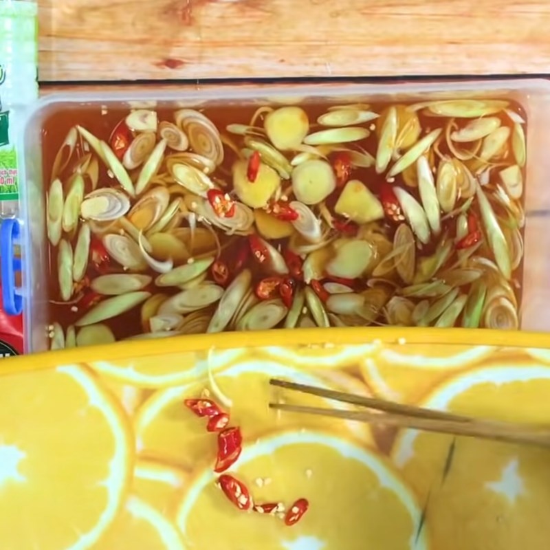 Step 2 Making pickled fish sauce Pickled pork leg with sweet and sour fish sauce