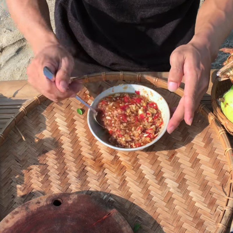 Step 4 Make the dipping sauce for Nam O Fish Salad in Da Nang