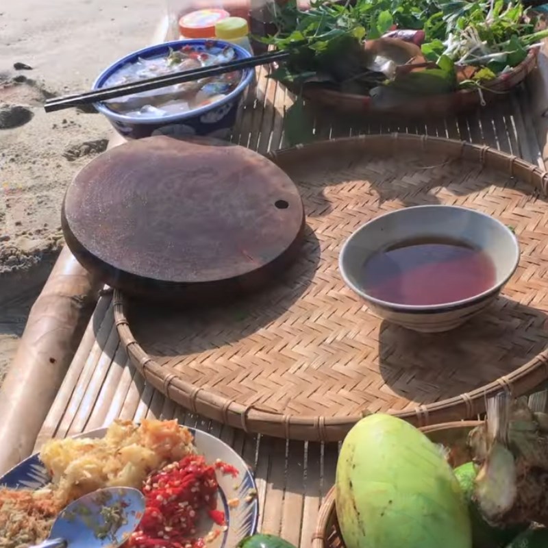 Step 4 Make the dipping sauce for Nam O Fish Salad in Da Nang