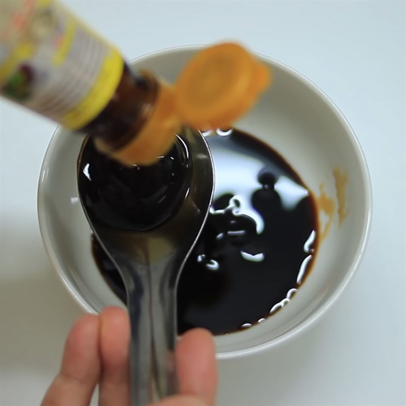 Step 4 Make the sauce Fried crispy seafood noodles