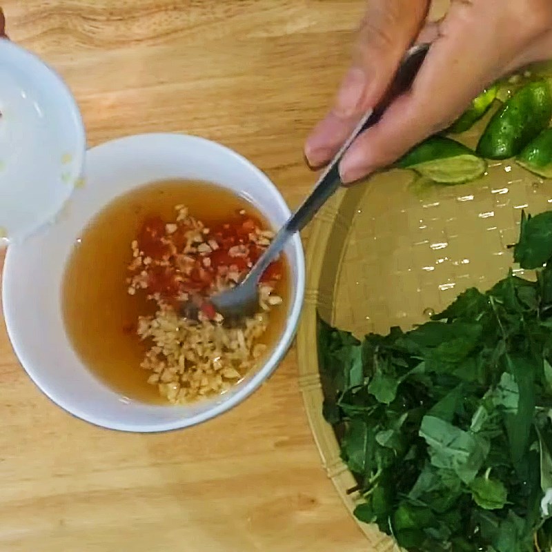 Step 3 Making the salad dressing Duck salad with rice paddy herb and cabbage