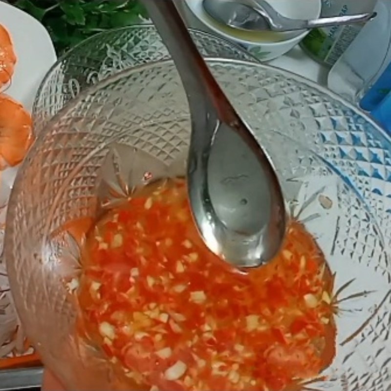 Step 3 Make the dressing for spicy sour celery shrimp salad